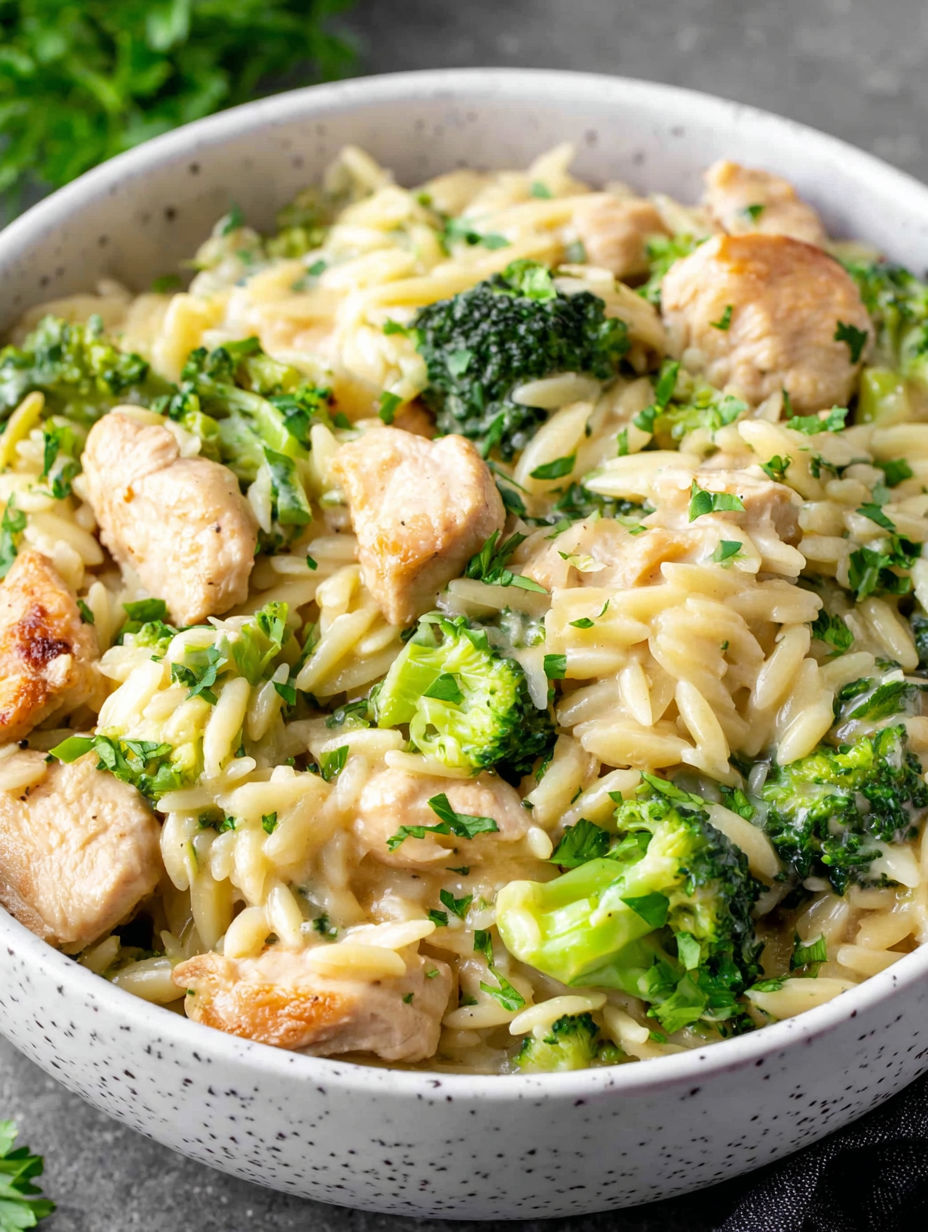A bowl of pasta with chicken and broccoli.