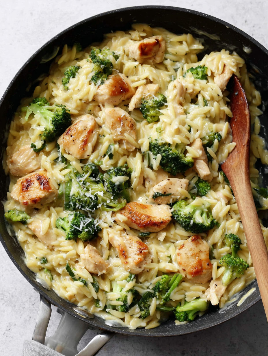 A bowl of pasta with chicken and broccoli.