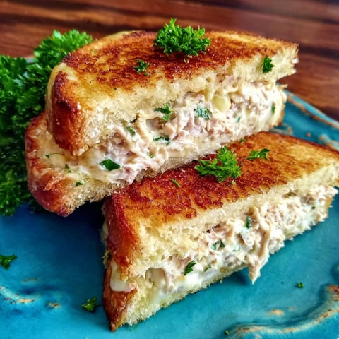 A sandwich with lettuce and chicken on top.