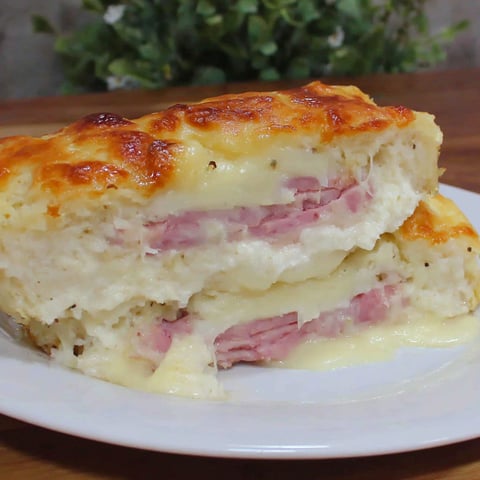 A slice of moelleux à la raclette.